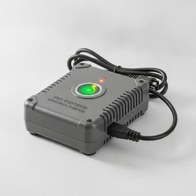 Πιστοποιημένοι από την FCC τυποποιημένοι φορτιστές μπαταριών με LED δείκτη κατάστασης φόρτισης και συμπαγές σχεδιασμό 300g για βιομηχανική χρήση